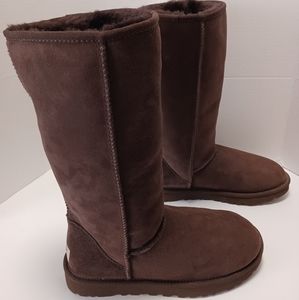 UGG Womens Classic Boots Size 8 Excellent Condition